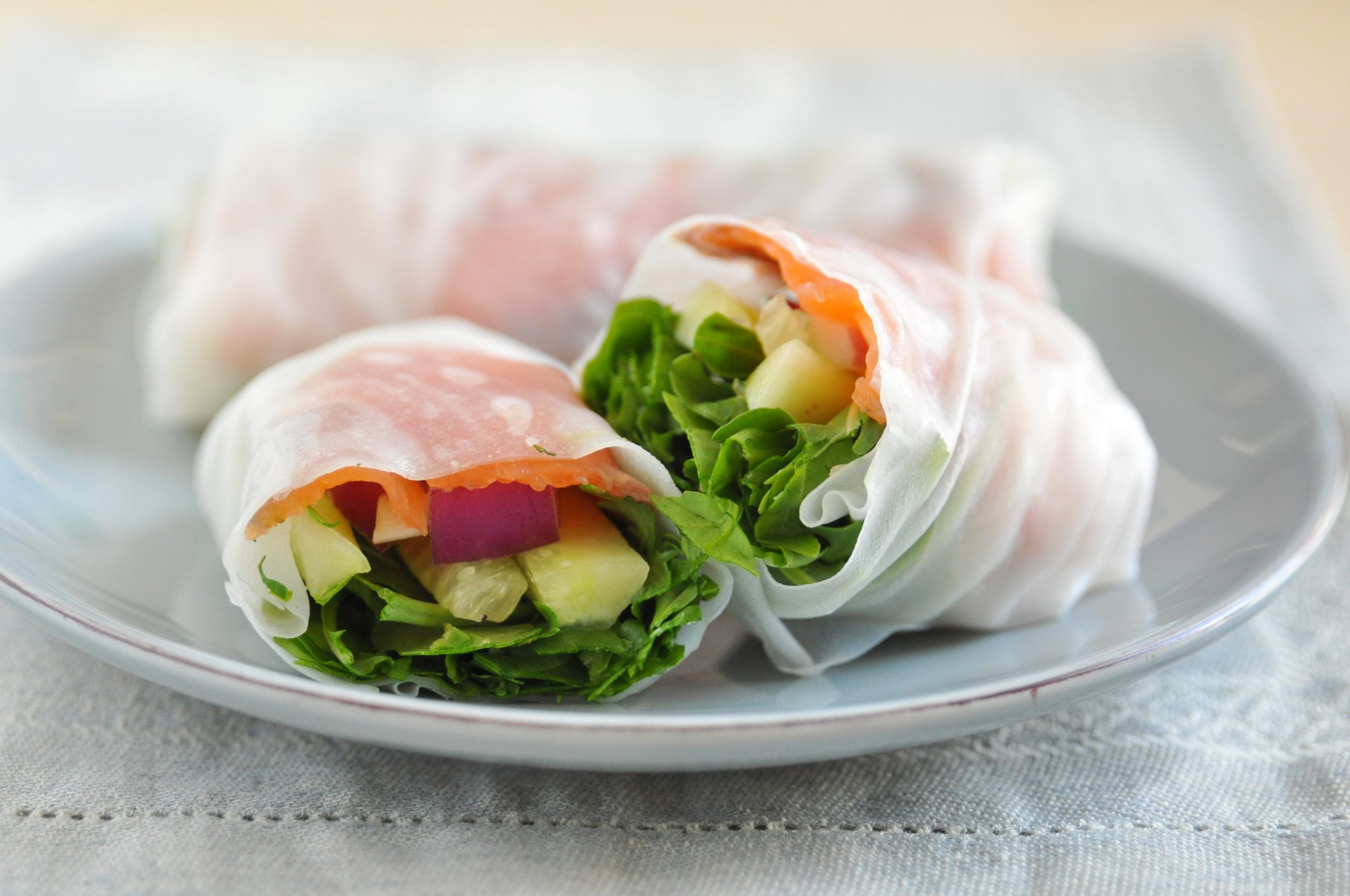 Spring Rolls z wędzonym łososiem